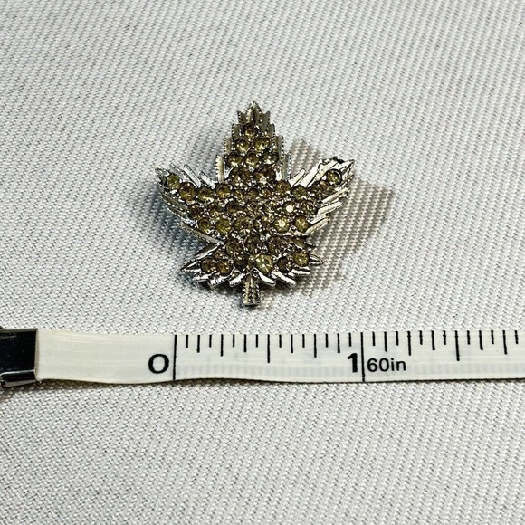Keyes Signed Silver Tone Rhinestone Canadian Maple Leaf Pin - Picture 7 of 8